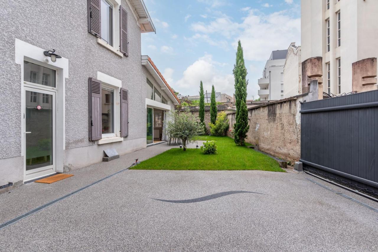 La Villa Sassolini Avec Jacuzzi 里昂 外观 照片
