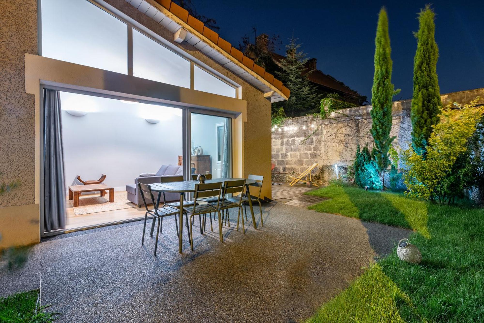 La Villa Sassolini Avec Jacuzzi 里昂 外观 照片