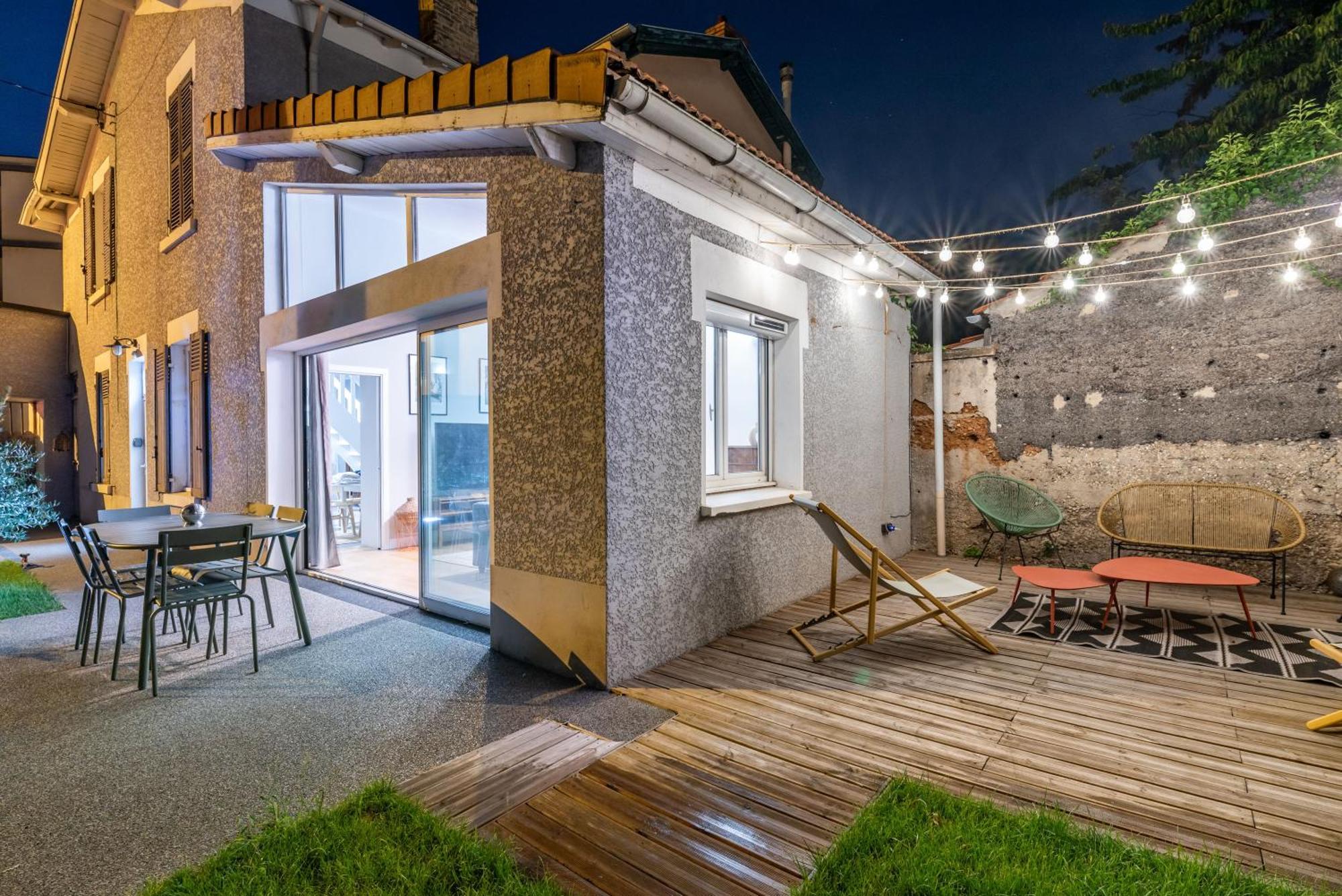 La Villa Sassolini Avec Jacuzzi 里昂 外观 照片