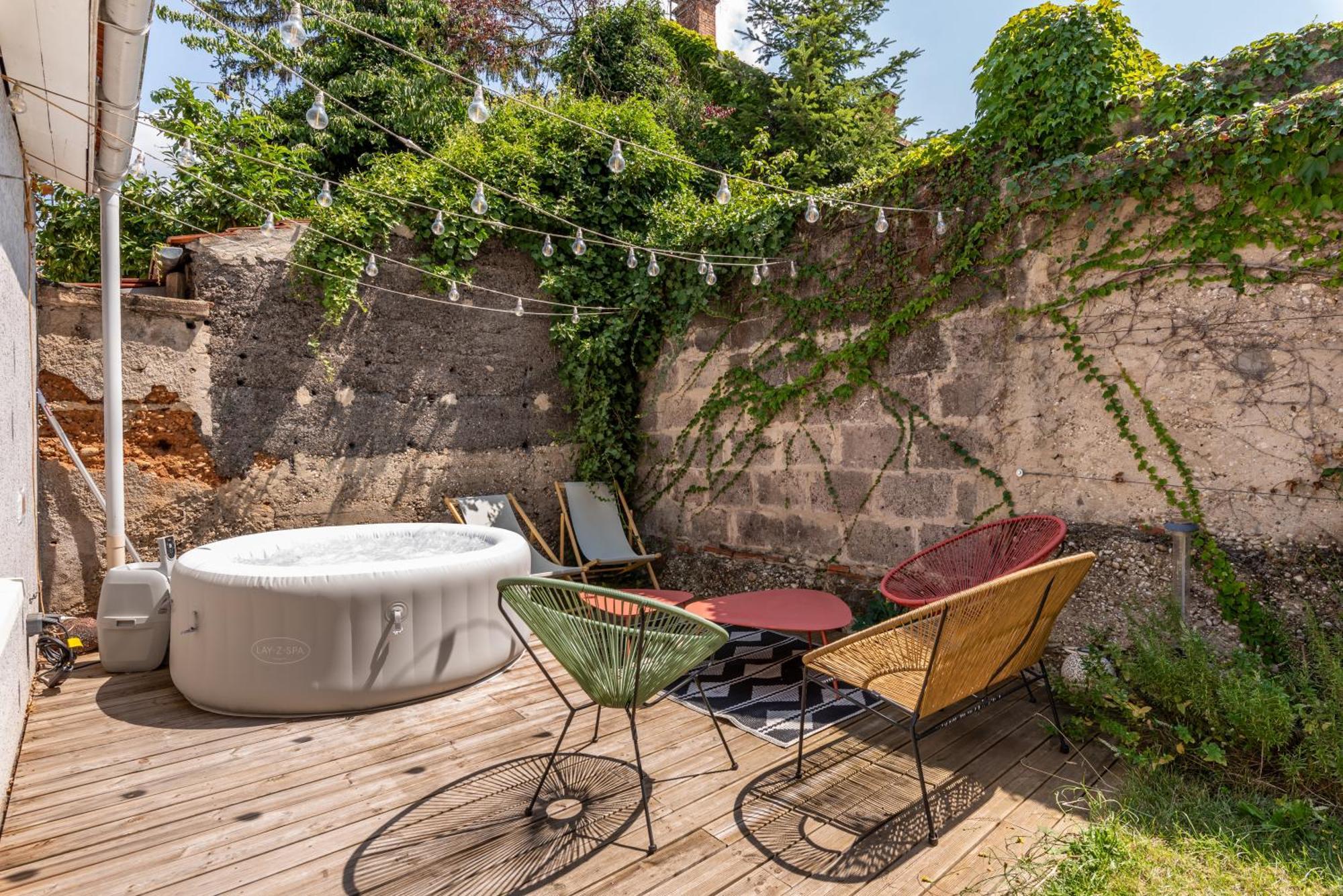 La Villa Sassolini Avec Jacuzzi 里昂 外观 照片