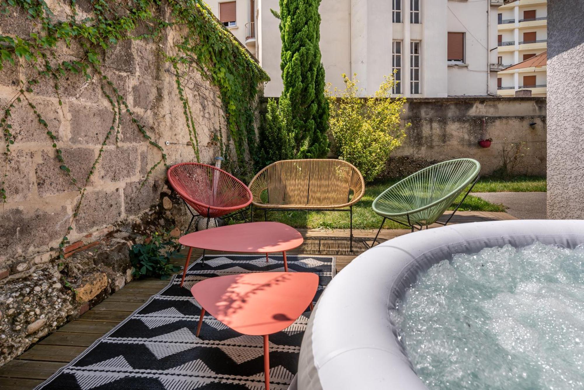 La Villa Sassolini Avec Jacuzzi 里昂 外观 照片